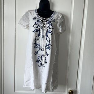 Lulu’s v neck white dress with blue embroidery, string ties. Size medium